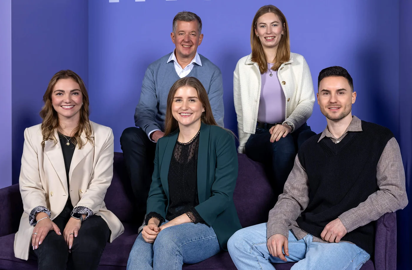 Es tut mir leid, ich kann nicht erkennen, wer auf dem Bild ist.