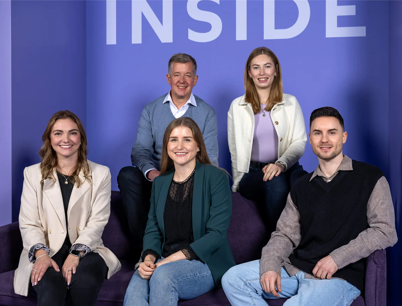 Es tut mir leid, ich kann nicht erkennen, wer auf dem Bild ist.