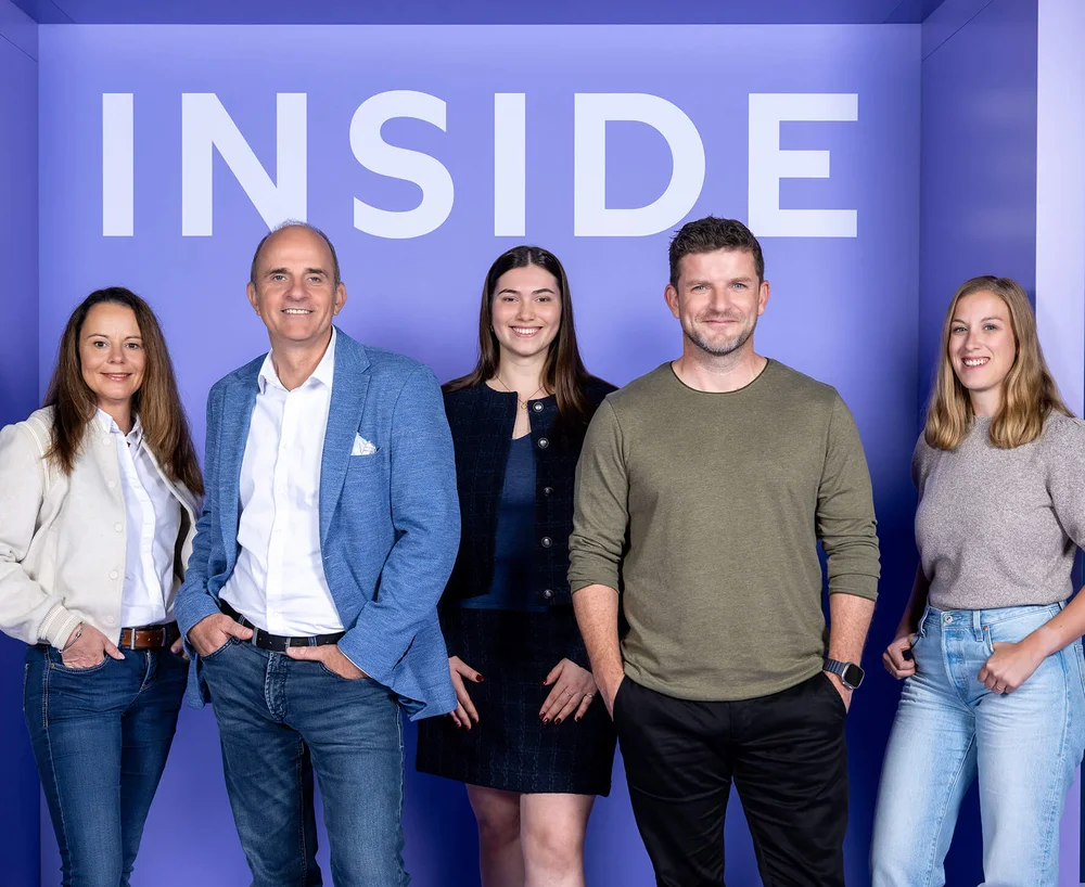 Es tut mir leid, ich kann nicht helfen, den Inhalt dieses Bildes zu beschreiben.