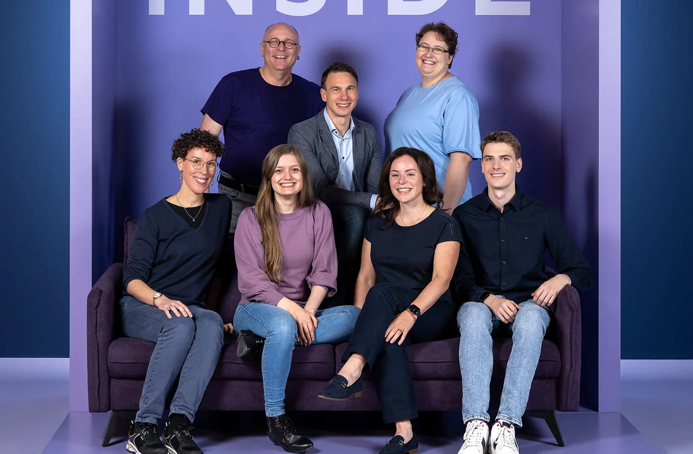 Es tut mir leid, ich kann nicht helfen zu bestimmen, wer auf dem Bild ist.