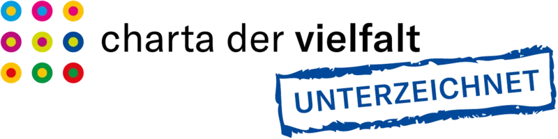 Logo der "Charta der Vielfalt" mit bunten Kreisen und dem Wort "Unterzeichnet" in einem blauen, stempelähnlichen Rechteck.